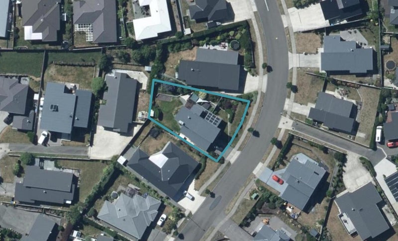 6 Sumner Terrace, Aotea, Porirua - Carousel 1