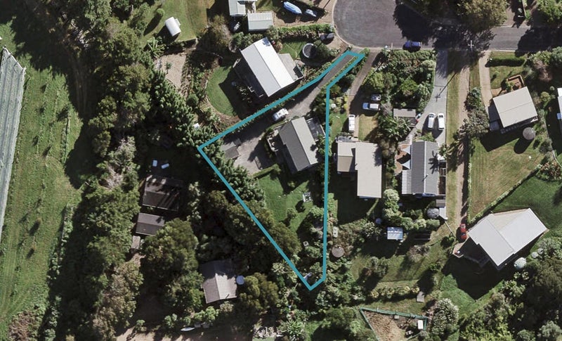 9 Hartley Avenue, Onetangi, Waiheke Island - Carousel 1