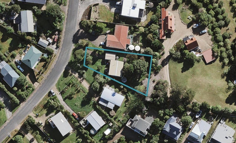 28 Jellicoe Parade, Surfdale, Waiheke Island - Carousel 1