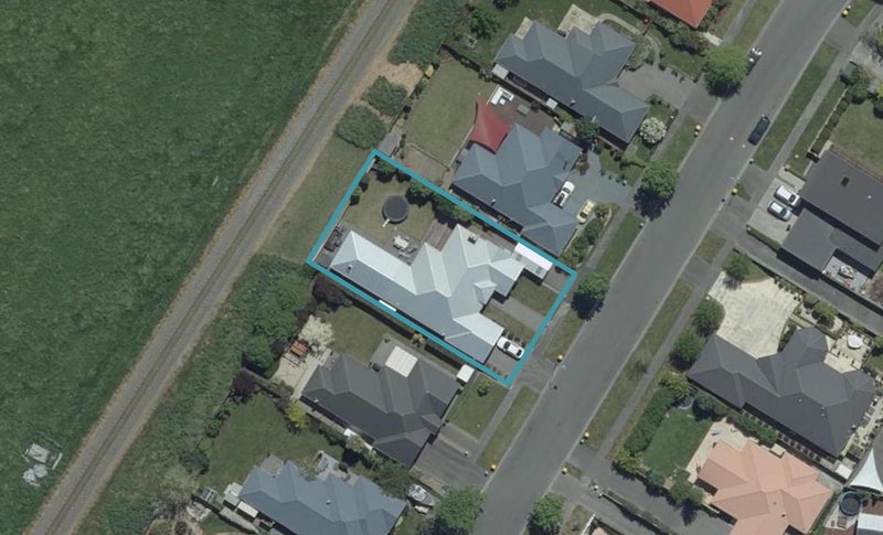 25 Willowview Drive, Redwood, Christchurch - Carousel 1