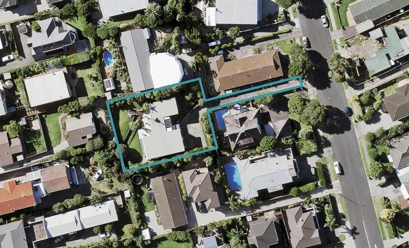 28 McCrystal Avenue, Bucklands Beach, Auckland - Carousel 1