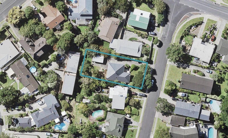 3 Mayfair Crescent, Mairangi Bay, Auckland - Carousel 1