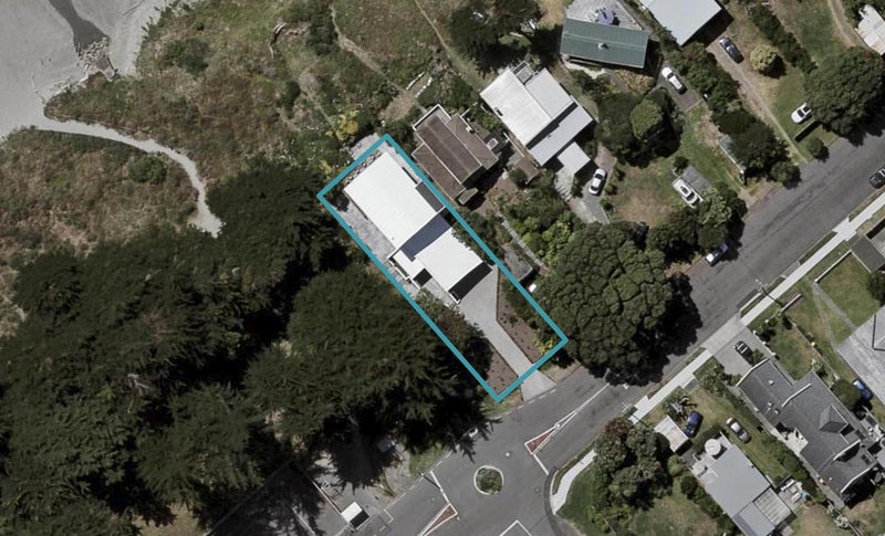 25 Tutere Street, Waikanae Beach, Waikanae - Carousel 1