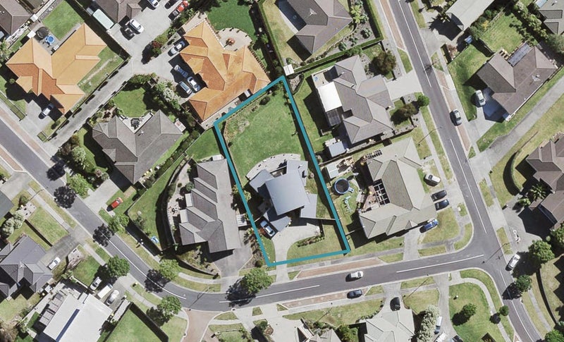 3 Brittany Drive, Henderson, Auckland - Carousel 1