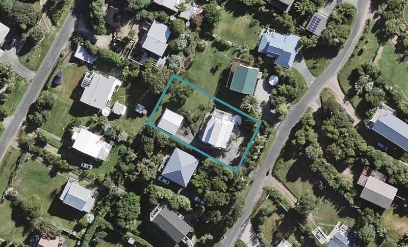 15 Huia Street, Oneroa, Waiheke Island - Carousel 1