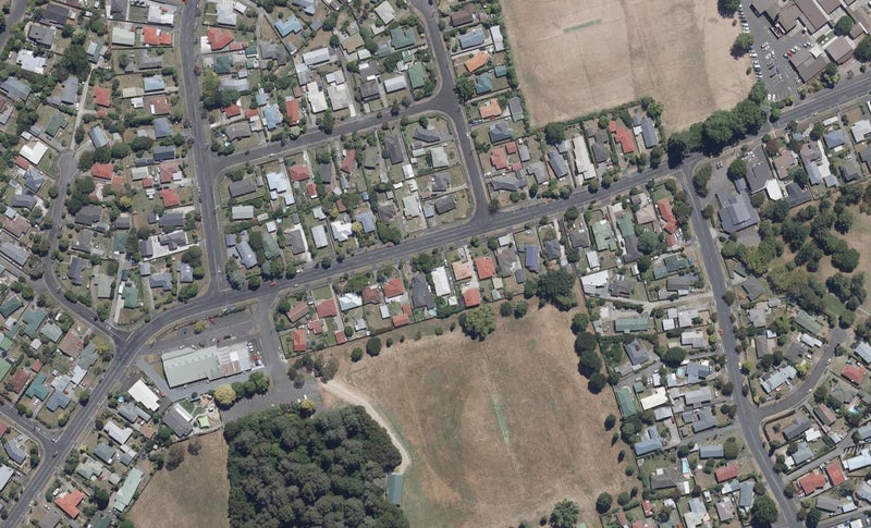 98 Masters Avenue, Hillcrest, Hamilton - Carousel 1