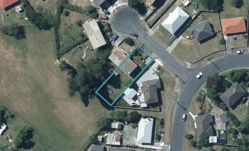 3 Lincoln Grove, Cannons Creek, Porirua - Carousel 1