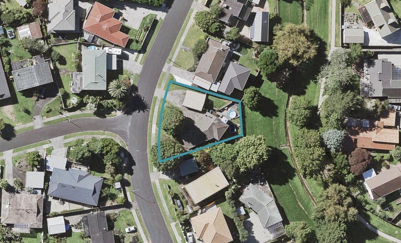 9 Kyeemagh Street, Botany Downs, Auckland - Carousel 1