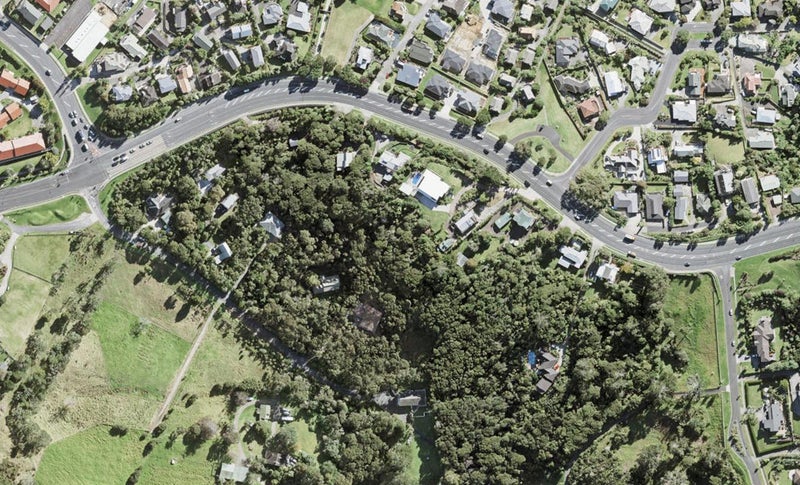 203 Whangaparaoa Road, Red Beach, Whangaparāoa - Carousel 1