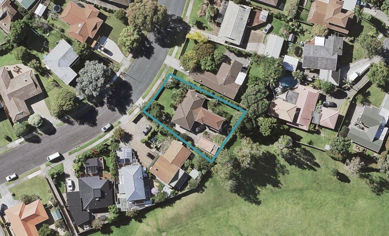 20 Booralee Avenue, Botany Downs, Auckland - Carousel 1