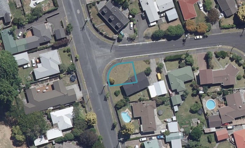 2/2 Eton Drive, Hillcrest, Hamilton - Carousel 1