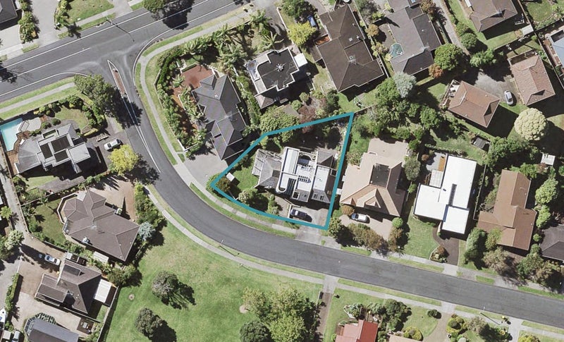 41 Cornelian Crescent, Half Moon Bay, Auckland - Carousel 1