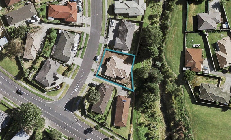 68 Castlefinn Drive, Weymouth, Auckland - Carousel 1