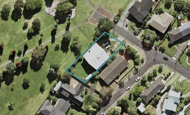 18 Currie Avenue, Hillsborough, Auckland - Carousel 1