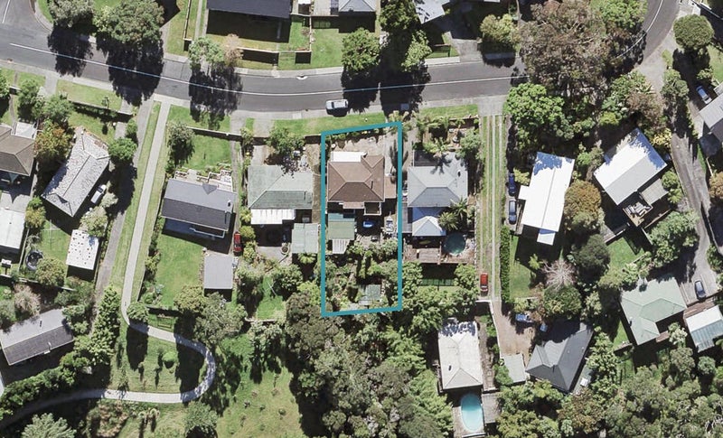 44 Lantana Road, Green Bay, Auckland - Carousel 1