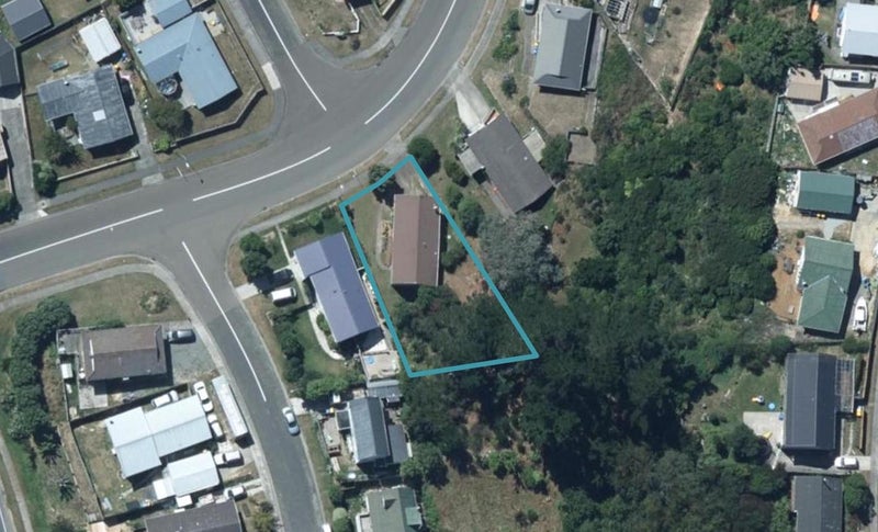 4 Adventure Drive, Whitby, Porirua - Carousel 1