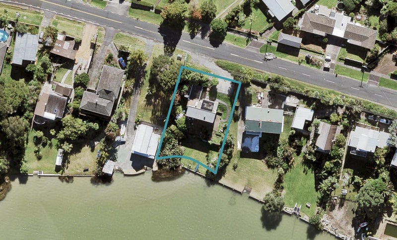 11 Ferry Parade, Herald Island, Auckland - Carousel 1