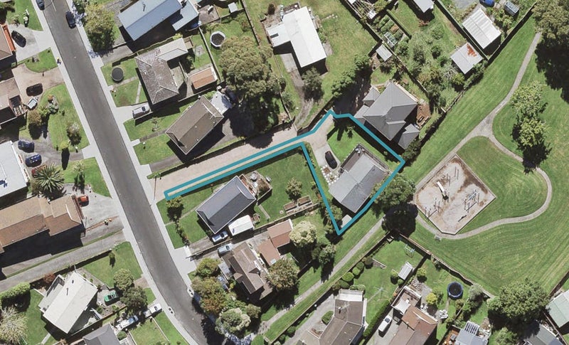 11 Lydford Place, Glendene, Auckland - Carousel 1