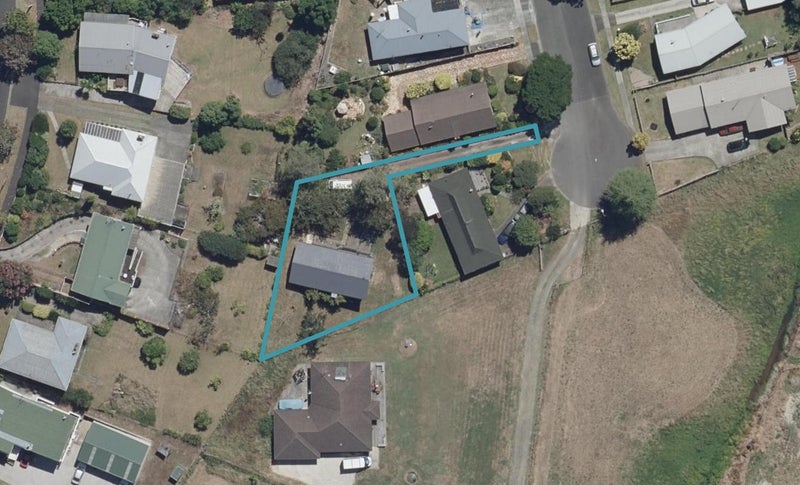48 Exeter Street, Glenview, Hamilton - Carousel 1