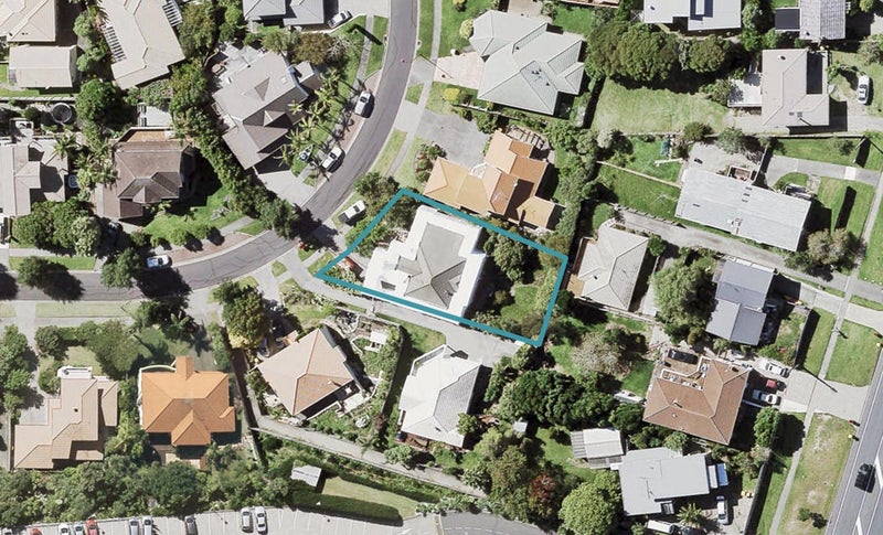16 Margaret Henry Crescent, Oteha, Auckland - Carousel 1