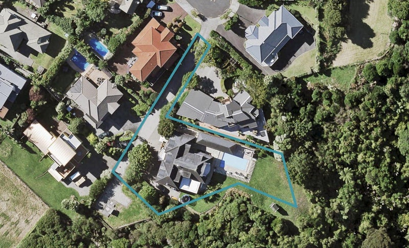 13 Ramoana Mews, Shelly Park, Auckland - Carousel 1