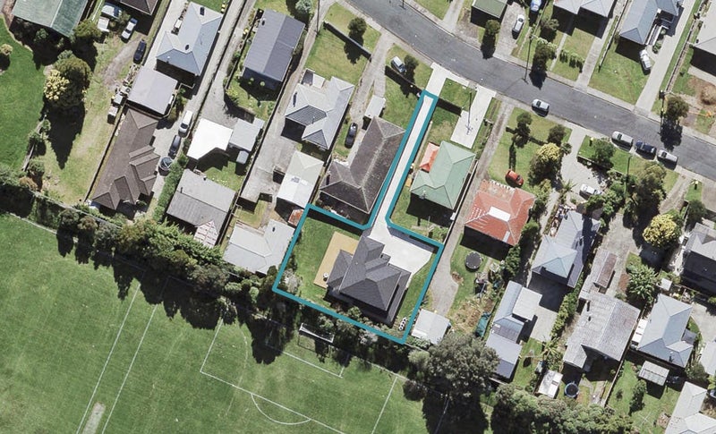 8A Albert Road, Kelston, Auckland - Carousel 1