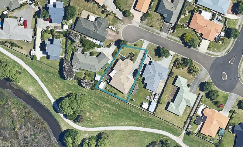 30 Larisa Grove, Papamoa Beach, Papamoa - Carousel 1