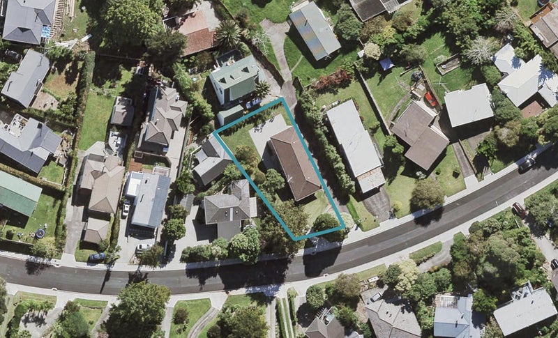 2/10 Shanaway Rise, Hillcrest, Auckland - Carousel 1