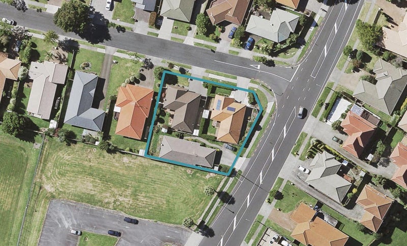4 Headcorn Place, Botany Downs, Auckland - Carousel 1