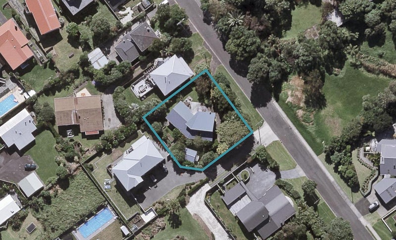 10 Mcfarlane Street, Oakura, Oakura - Carousel 1