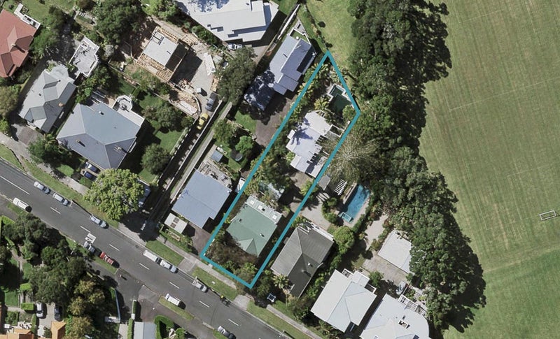 2/8 Stanley Point Road, Stanley Point, Auckland - Carousel 1