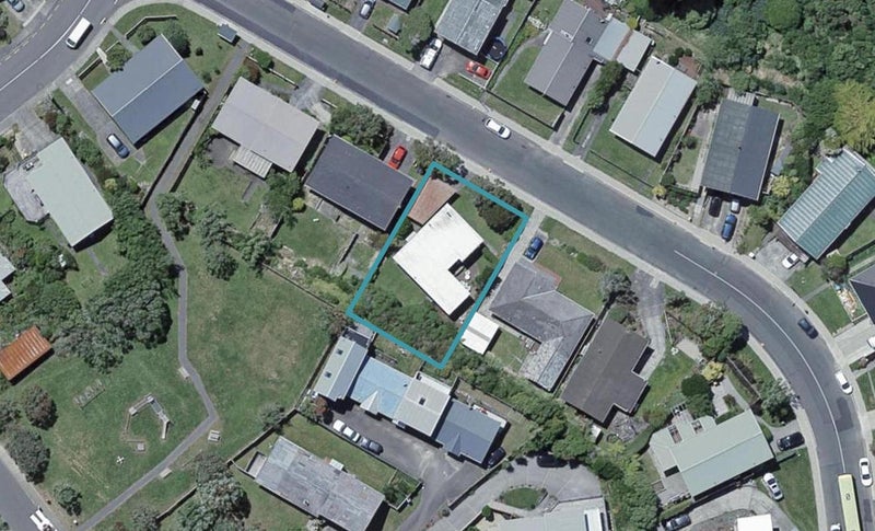 41 Somes Crescent, Newlands, Wellington - Carousel 1
