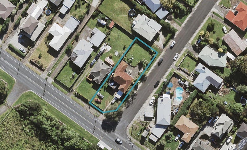 127 Wallace Road, Mangere Bridge, Auckland - Carousel 1