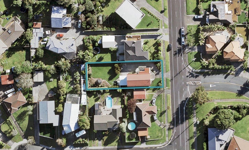 109 Beach Road, Te Atatu Peninsula, Auckland - Carousel 1