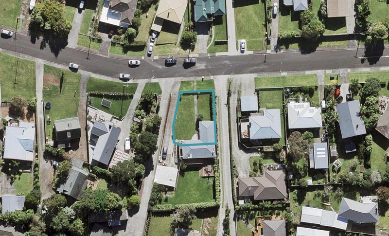 15A Wharf Road, Te Atatu Peninsula, Auckland - Carousel 1