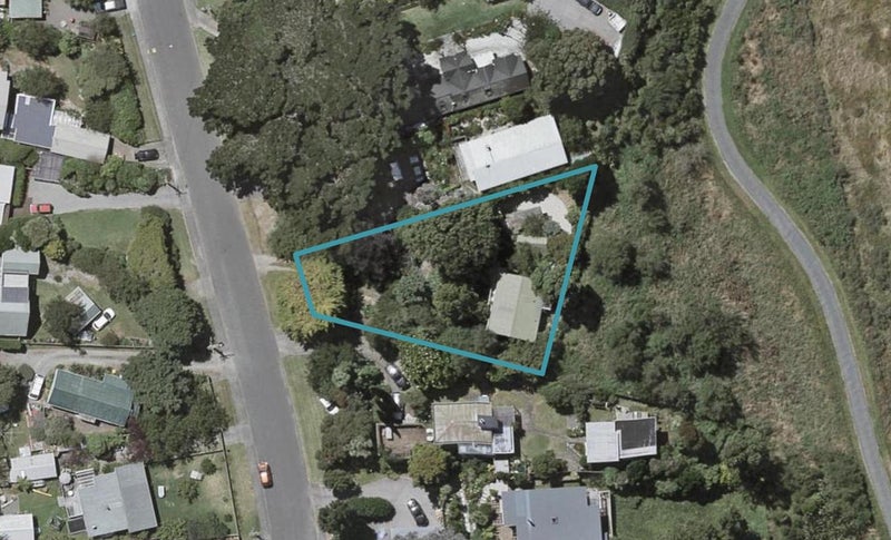 71 Tennis Court Road, Raumati South, Paraparaumu - Carousel 1