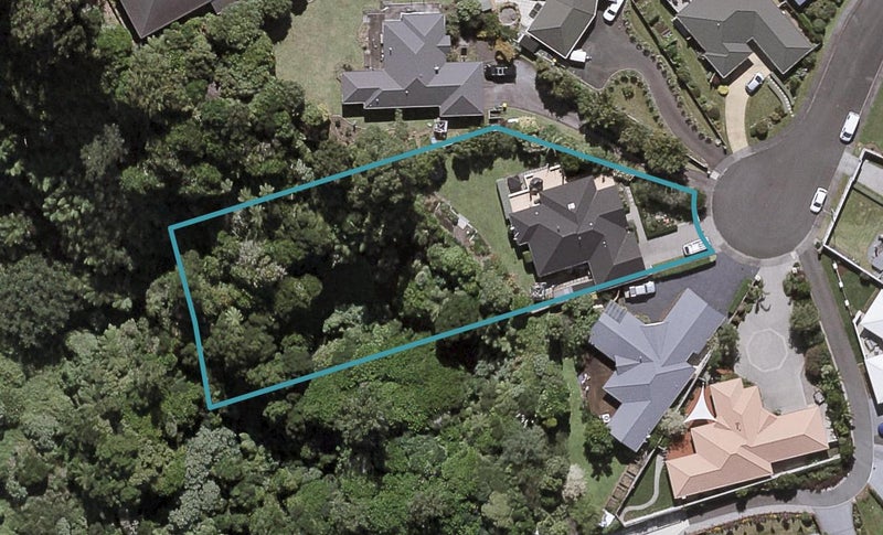 10 Royal Heights, Glen Avon, New Plymouth - Carousel 1