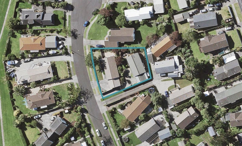 2/17 De Quincey Terrace, Highland Park, Auckland - Carousel 1