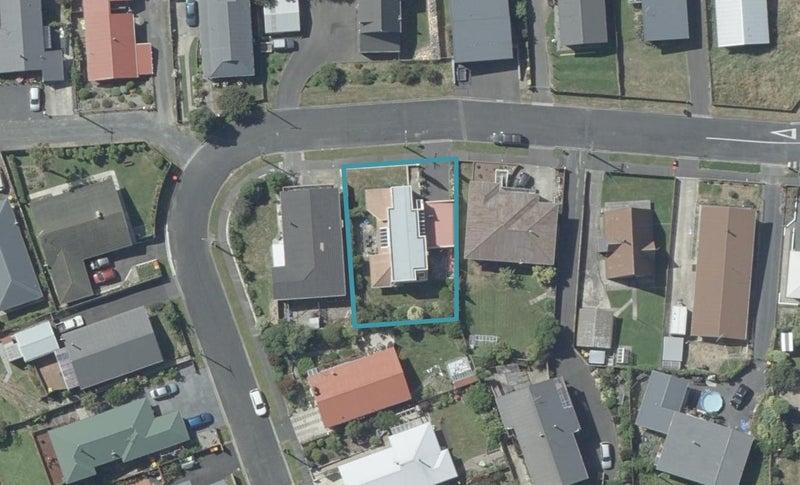 12 Clariton Avenue, Green Island, Dunedin - Carousel 1