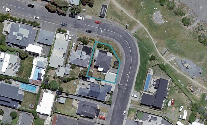 2 Monro Street, Seatoun, Wellington - Carousel 1