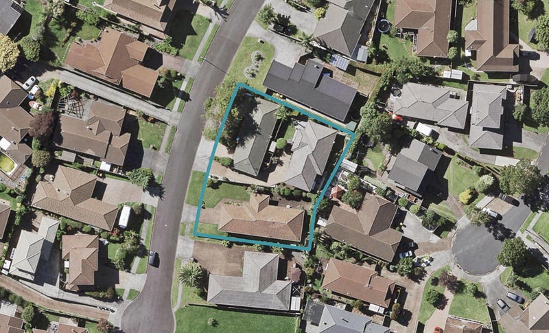 1/6 Kookaburra Place, Botany Downs, Auckland - Carousel 1