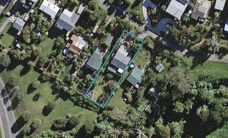 18 Moana Avenue, Surfdale, Waiheke Island - Carousel 1