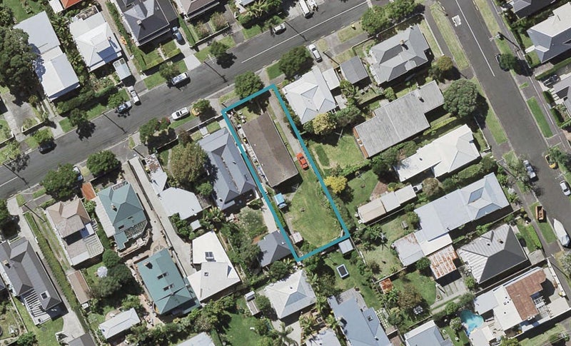 2/23 Mozeley Avenue, Devonport, Auckland - Carousel 1