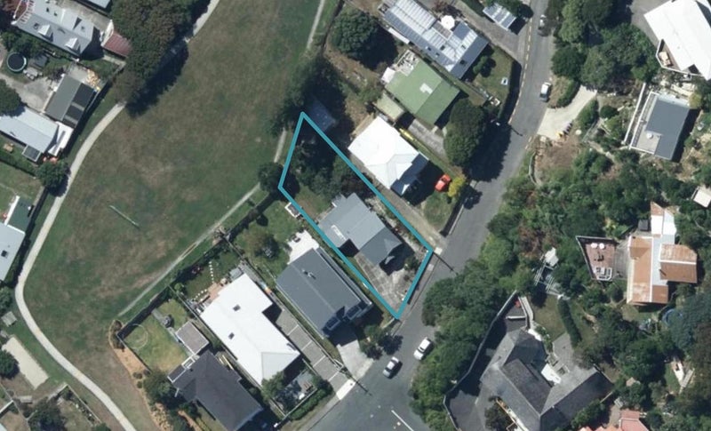 15 Cluny Road, Plimmerton, Porirua - Carousel 1