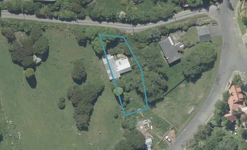 9 Rimu Street, Ravensbourne, Dunedin - Carousel 1