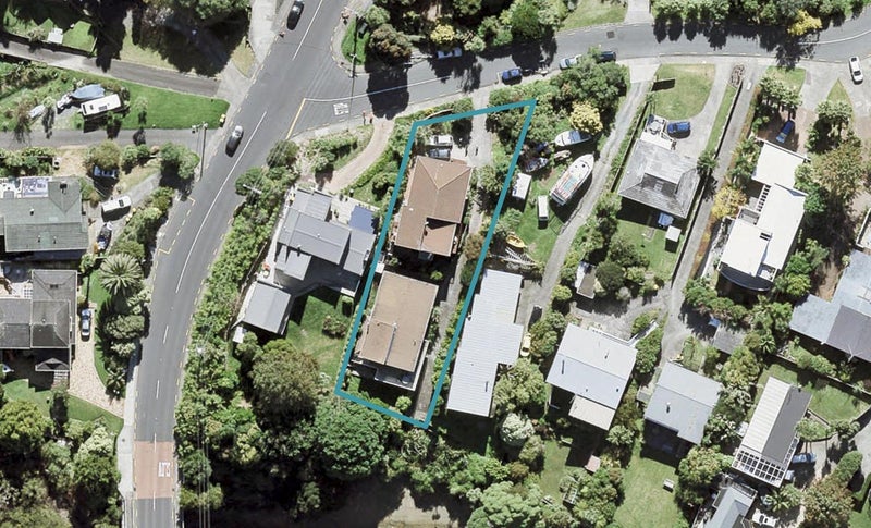 1/3 Waiake Street, Torbay, Auckland - Carousel 1