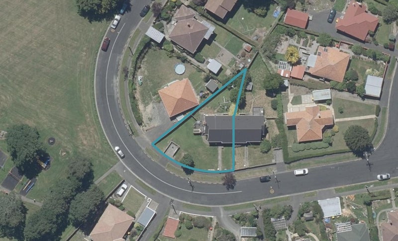 33 Mayfield Avenue, Wakari, Dunedin - Carousel 1