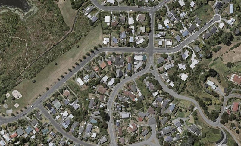 11/11A Weggery Drive, Waikanae Beach, Waikanae - Carousel 1