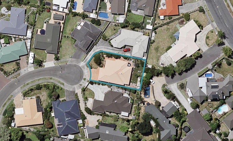 12 Bishops Close, Greenmeadows, Napier - Carousel 1