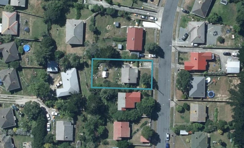 16 Northumberland Street, Cannons Creek, Porirua - Carousel 1